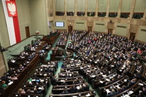 1000 zł podwyżki dla pracowników pomocy społecznej, pieczy zastępczej, opiekunów żłobkowych i rodzin zastępczych