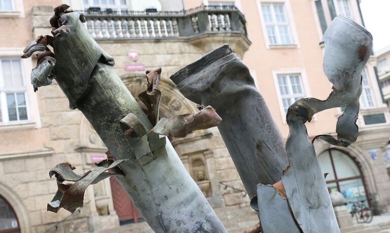 Licytacja instalacji powstałej ze szczątków rosyjskich rakiet Licytacja instalacji powstałej ze szczątków rosyjskich rakiet