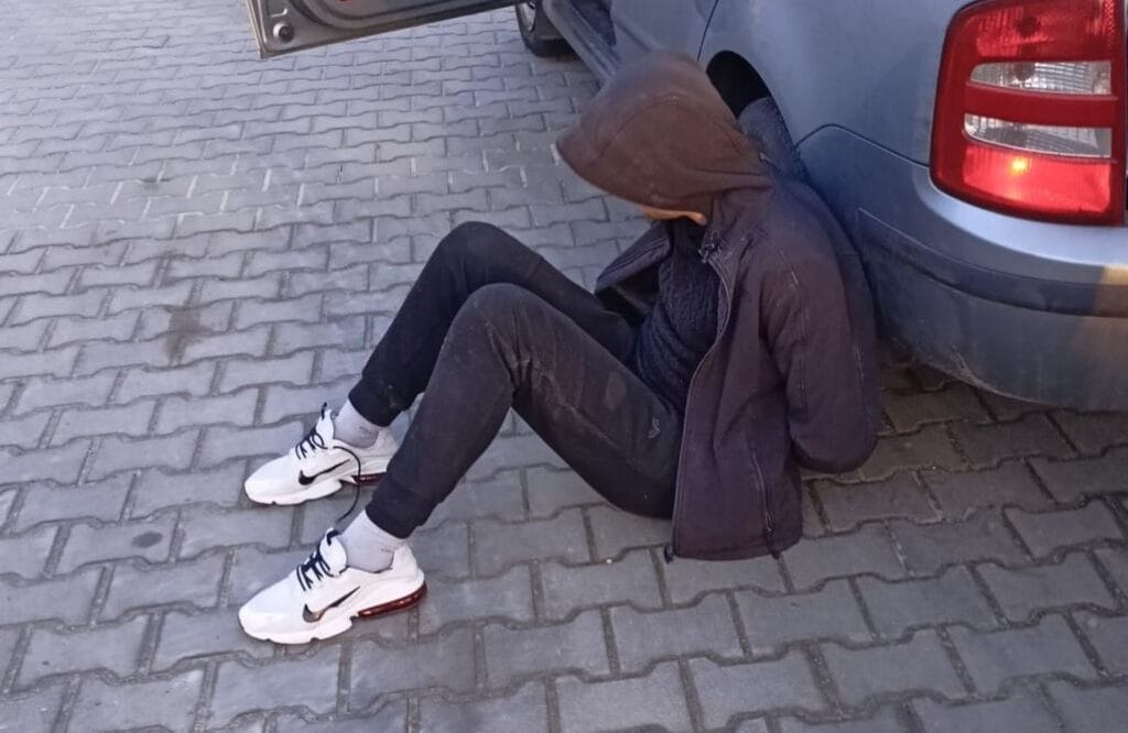 Trzech obcokrajowców z 32 zarzutami kradzieży katalizatorów