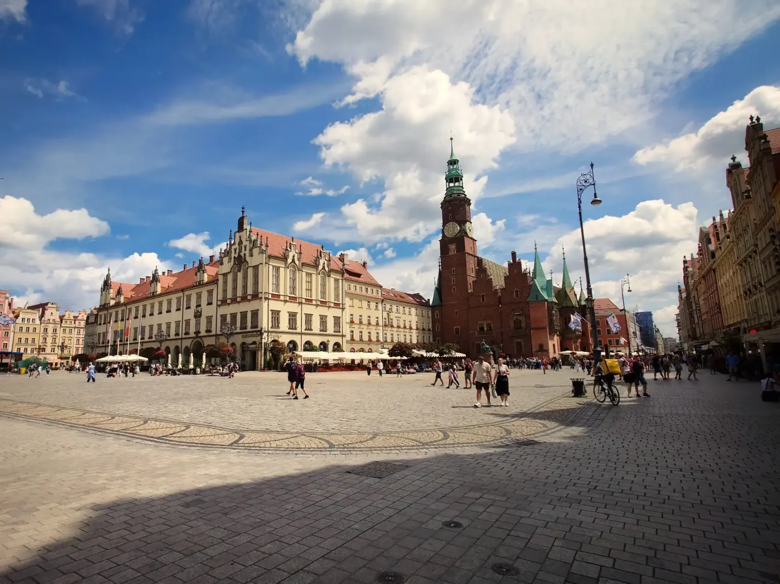 Co piąte gospodarstwo domowe wyda więcej na wakacje niż przed rokiem