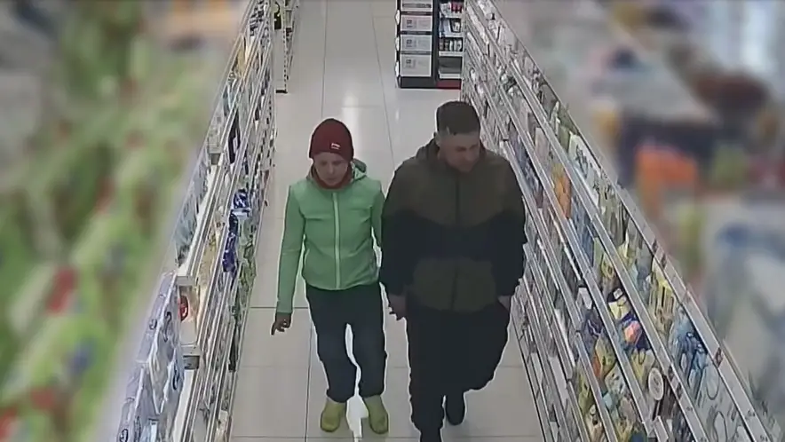 Wyszli pachnący, nie zapłacili ani grosza – szuka ich policja [WIDEO]