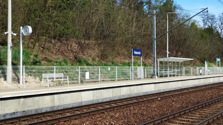 Lepsza informacja i większe bezpieczeństwo na przystankach kolejowych w Olsztynie
