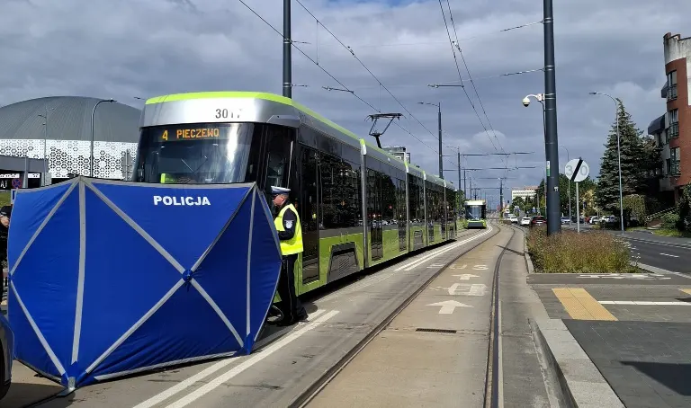 Tragiczny wypadek w centrum Olsztyna. Nie żyje potrącona przez tramwaj rowerzystka