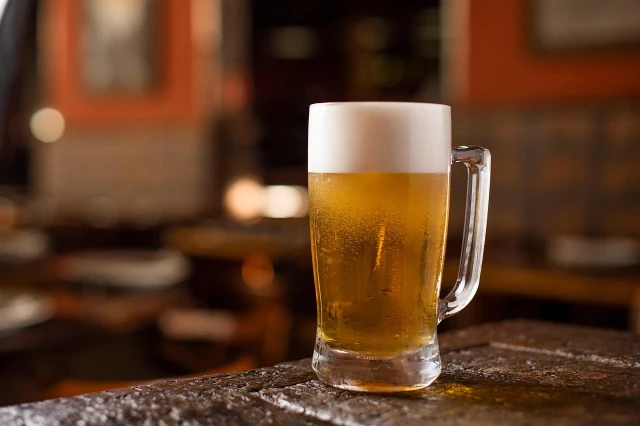 Wycofanie partii piw AleBrowar. Ryzyko wybuchu butelki. GIS ostrzega konsumentów Wycofanie partii piw AleBrowar. Ryzyko wybuchu butelki. GIS ostrzega konsumentów