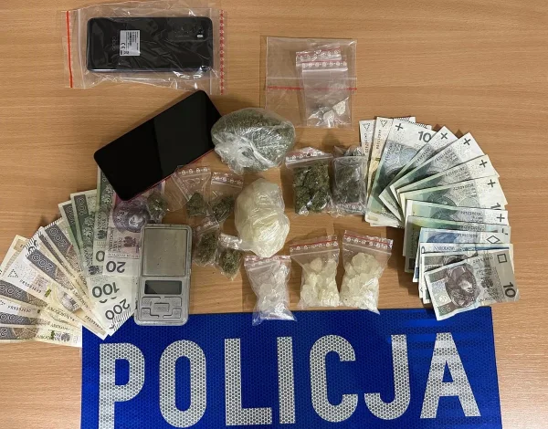 Niespodziewana wizyta kryminalnych na Dajtkach. Przyszedł „z towarem” prosto w ręce policji