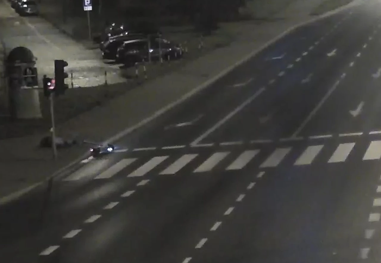 Nocny rajd 30-latka na hulajnodze. Prawie 3 promile i bolesne lądowanie [WIDEO]