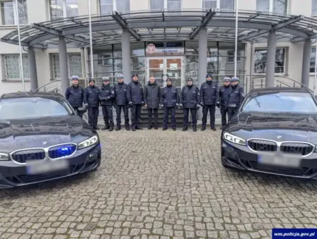 Nieoznakowane BMW za ponad 700 tys. zł trafiły do policjantów drogówki Nieoznakowane BMW za ponad 700 tys. zł trafiły do policjantów drogówki