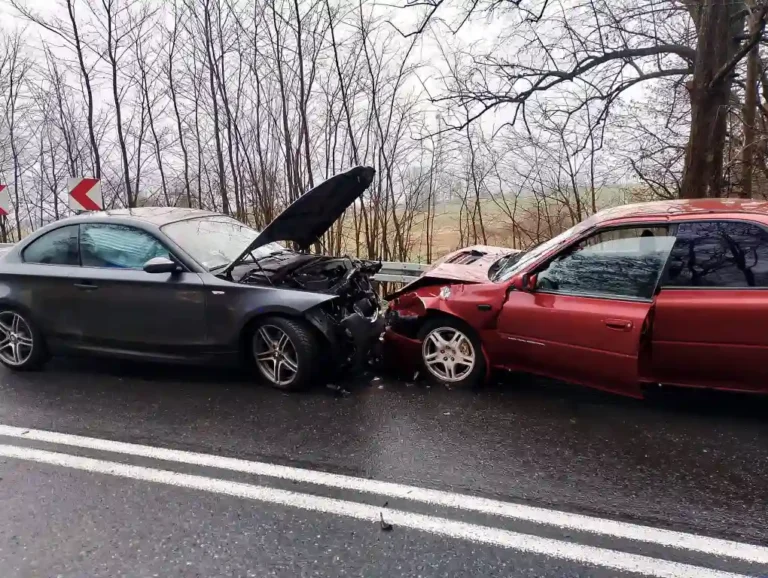 Czołowe zderzenie na DK59 w Zalcu. Droga całkowicie zablokowana Czołowe zderzenie na DK59 w Zalcu. Droga całkowicie zablokowana