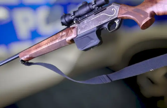 Incydent w szczycieńskiej komendzie. Padł niekontrolowany strzał