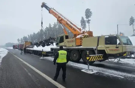 Pożar ciężarówki na trasie S7. Utrudnienia w kierunku Warszawy