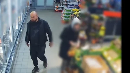 Policja szuka mężczyzny .Wyszedł ze sklepu z pełnym koszykiem bez zapłaty [WIDEO]