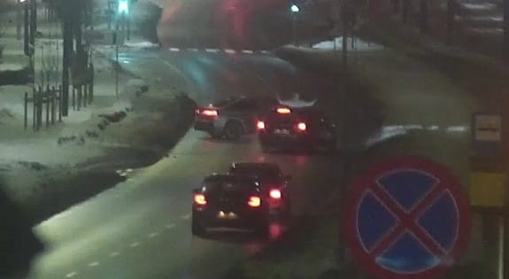 Pijacki rajd zakończony obywatelskim pościgiem! Uderzył w słup, a w kieszeniach miał „całą tablicę Mendelejewa” [WIDEO]