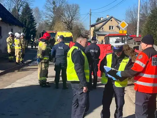 Śmiertelny wypadek w gminie Ostróda. Rolnik zginął podczas naprawy przyczepy