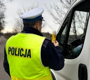 Wielki nalot drogówki na Warmii i Mazurach. Prawie 16 tysięcy kontroli i fala zatrzymanych praw jazdy!