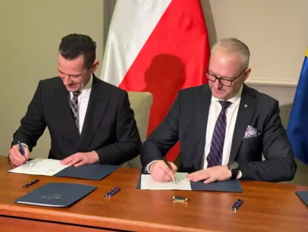 Nowe inwestycje drogowe w regionie. Wojewoda podpisał umowy na blisko 19 mln zł