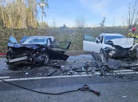 Poważne utrudnienia na DK16. Droga zablokowana po wypadku Poważne utrudnienia na DK16. Droga zablokowana po wypadku