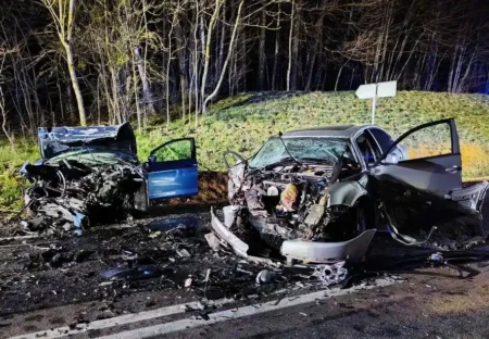 Poważny wypadek na DK 58. Czołowe zderzenie na trasie Pisz – Biała Piska Poważny wypadek na DK 58. Czołowe zderzenie na trasie Pisz – Biała Piska