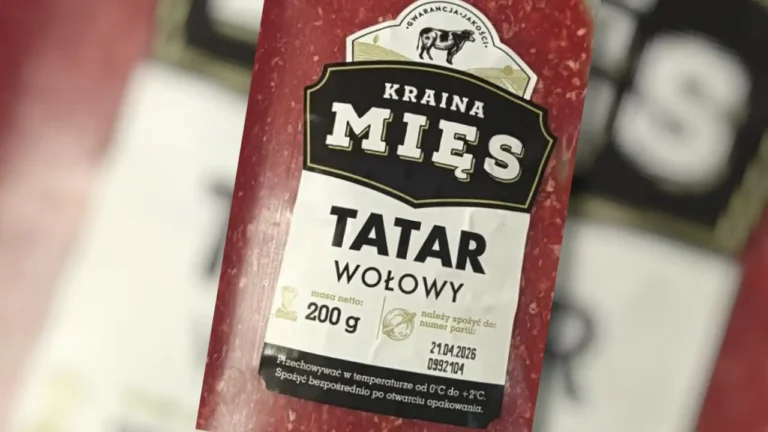 Pilne wycofanie tataru wołowego z sieci Biedronka. GIS ostrzega konsumentów