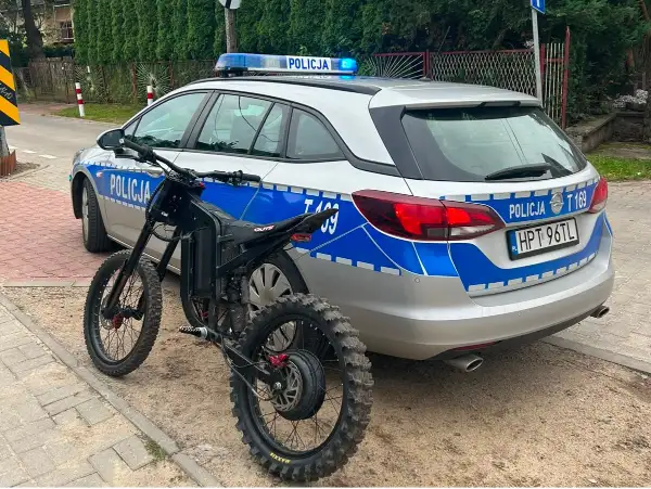 Bez tablic, OC i uprawnień. 15-latek zatrzymany na elektrycznym motorowerze