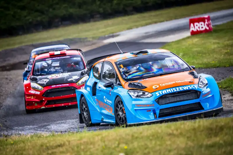Zbigniew Staniszewski bezkonkurencyjny w Greinbach. Zwycięstwo i komplet punktów w klasie Supercars